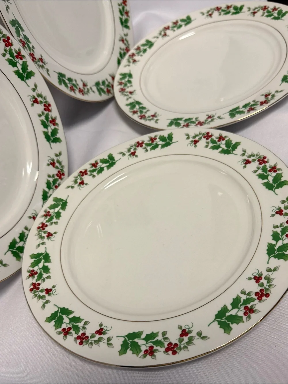 4 Gibson Christmas Charm Holly Berries Dinner plates